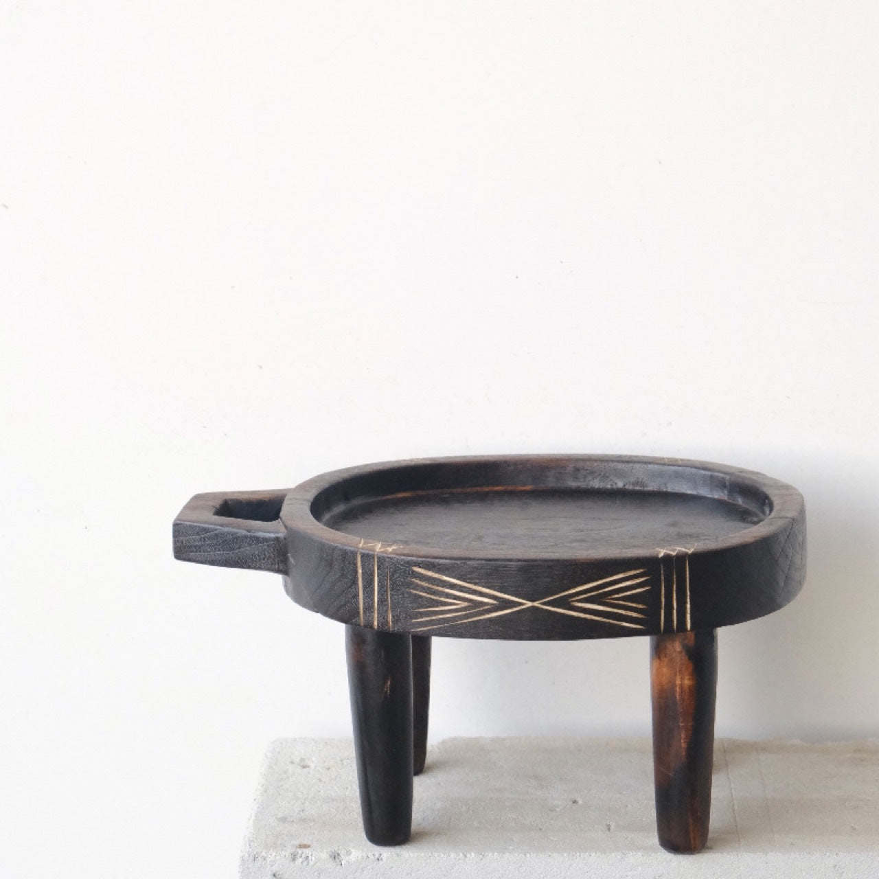 Wabi-Sabi Ornament Beech Tray With Black Geometric Handle