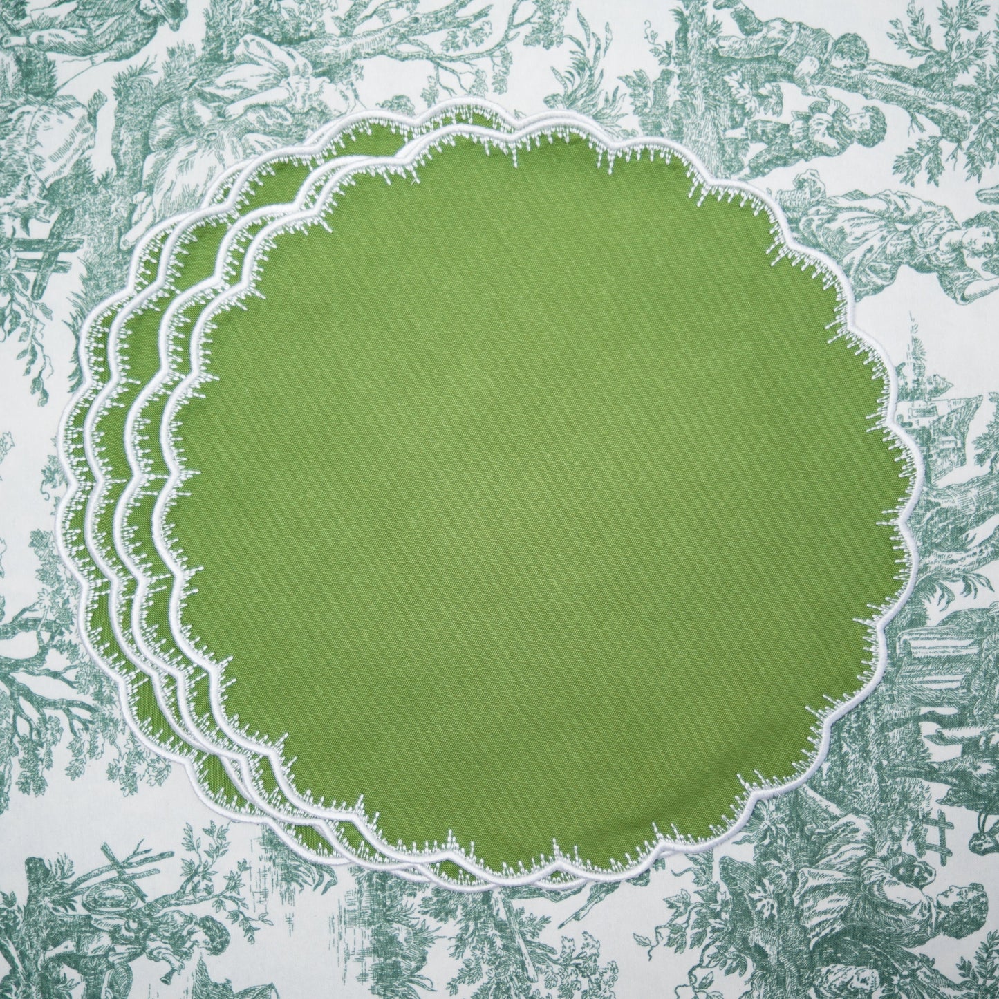 CLOVER GREEN ROUND FABRIC PLACEMAT (Set Of 4)
