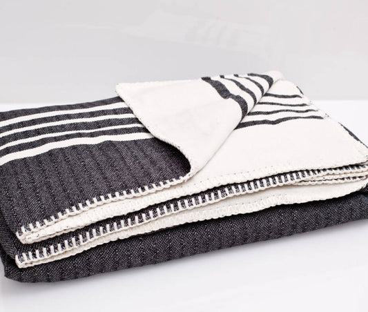 FARMHOUSE DOUBLE SIDED THROW