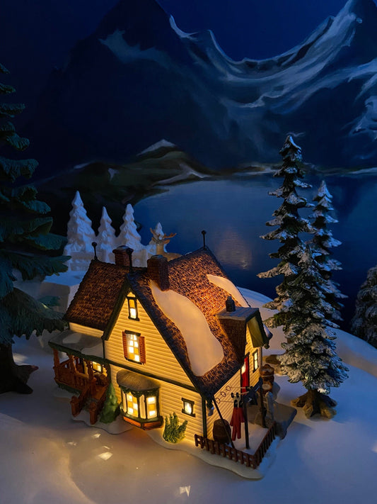 Christmas Village Accessories by Department 56. Illuminated Harper's Farmhouse. New England Village Series.