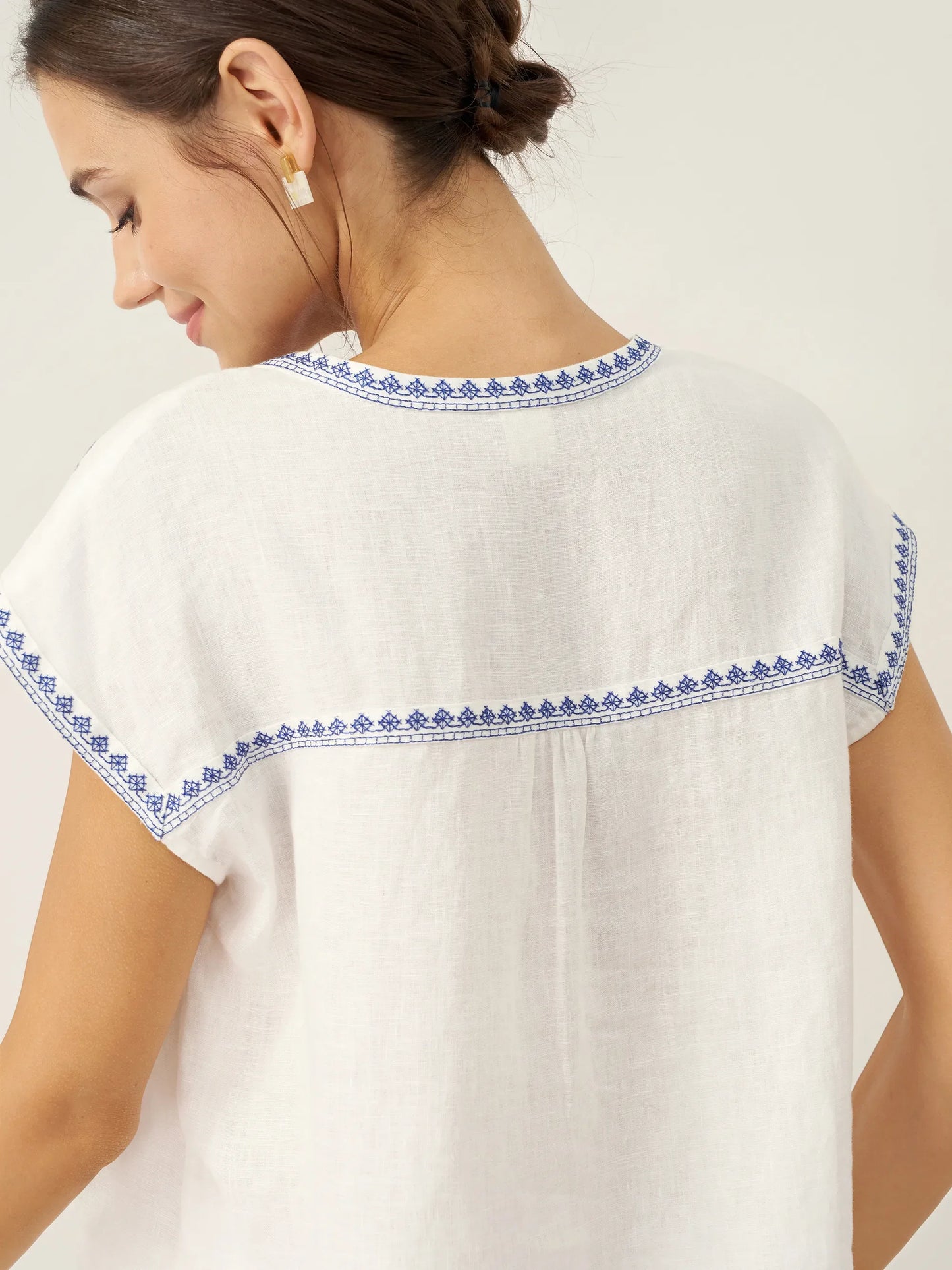 100% Linen V-Neck Embroidered Crop Top FENE