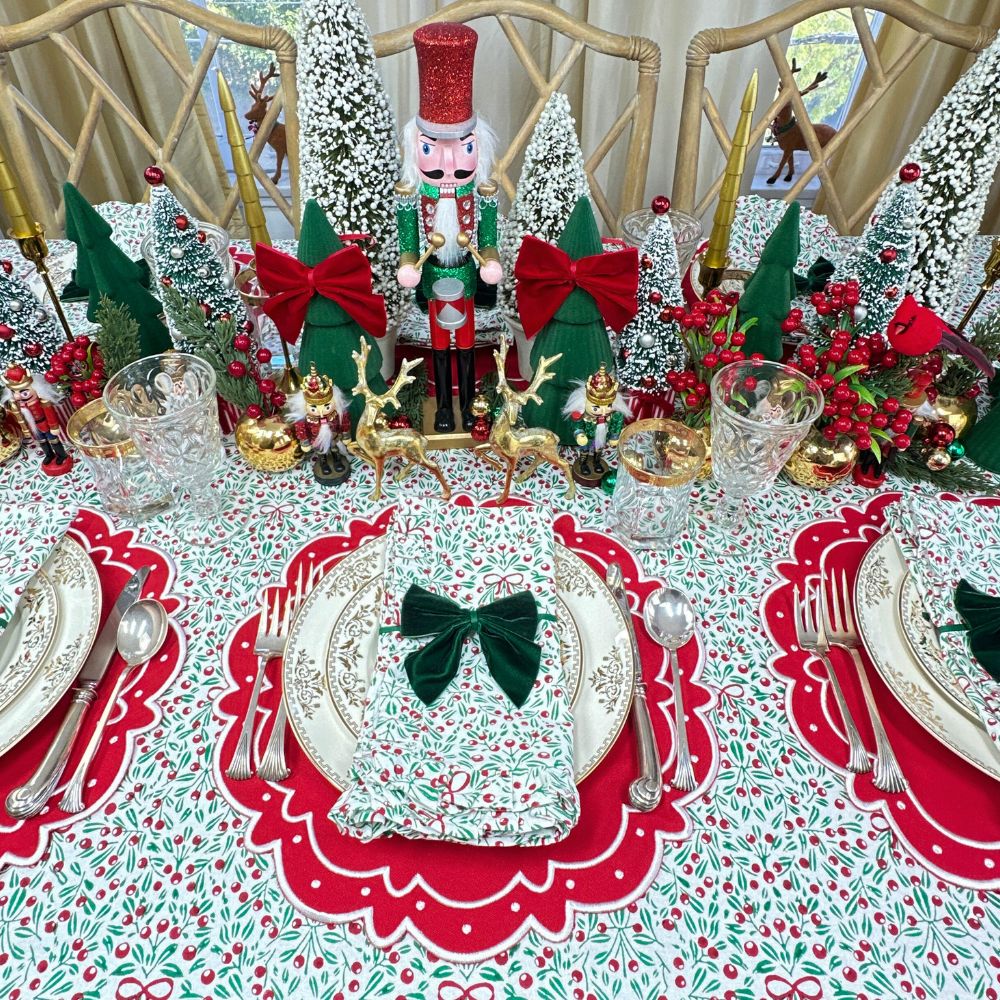 The Mistletoe & Bows - Tablecloth