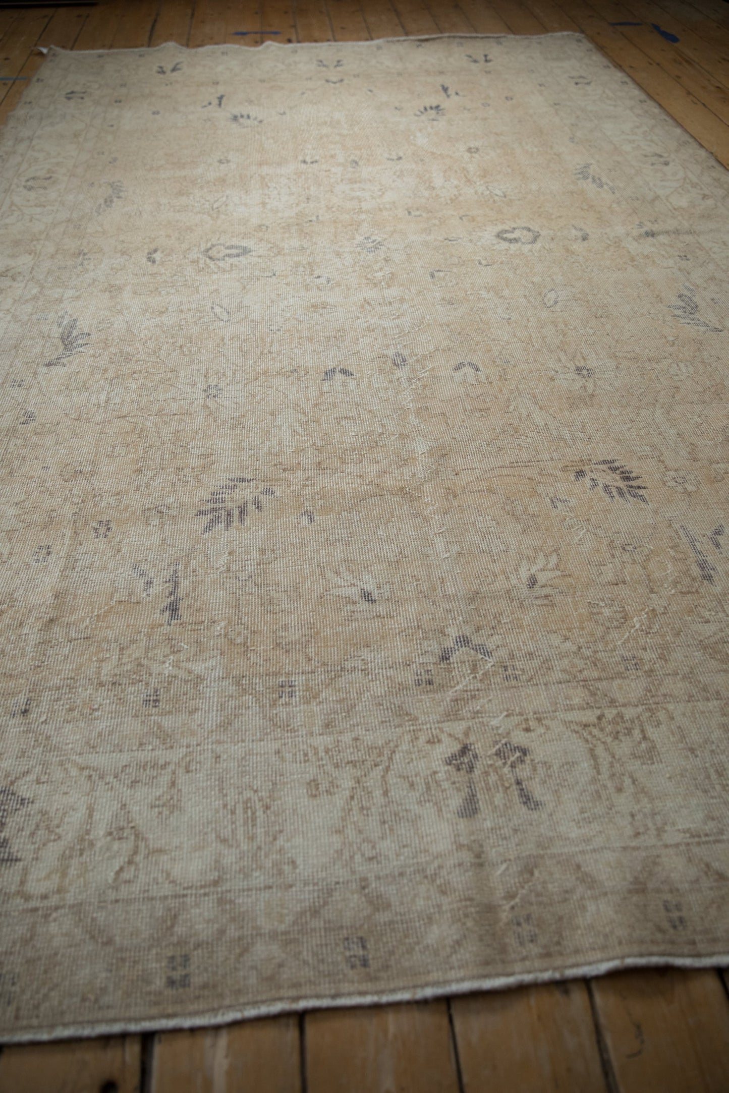 6.5x10.5 Vintage Distressed Sparta Carpet