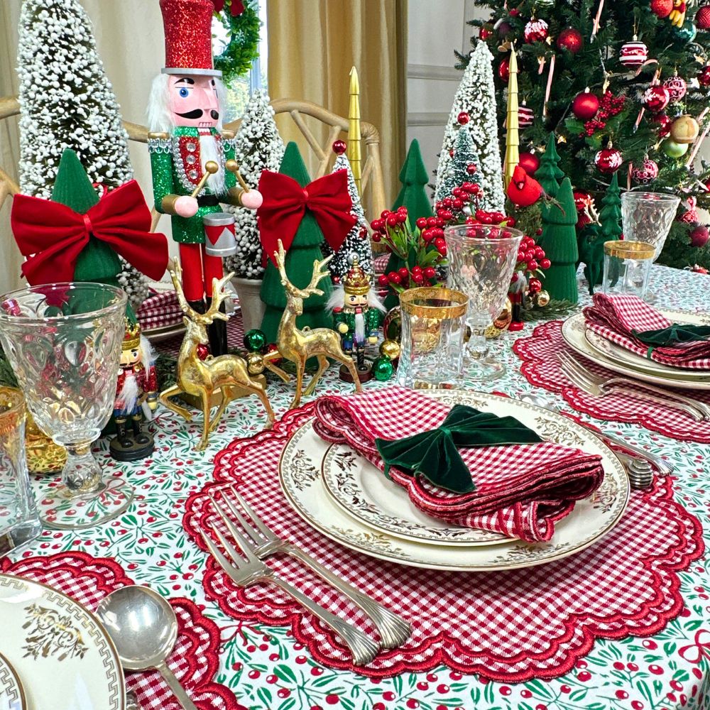 The Mistletoe & Bows - Tablecloth