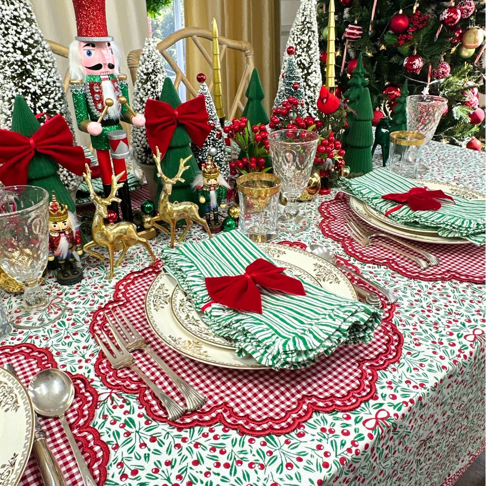 The Mistletoe & Bows - Tablecloth