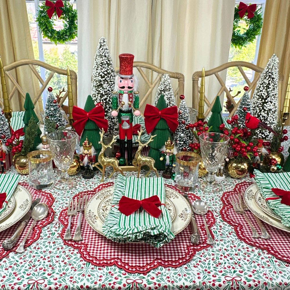 The Mistletoe & Bows - Tablecloth