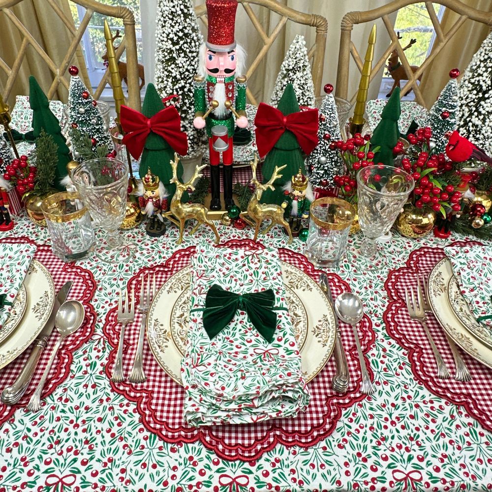 The Mistletoe & Bows - Tablecloth