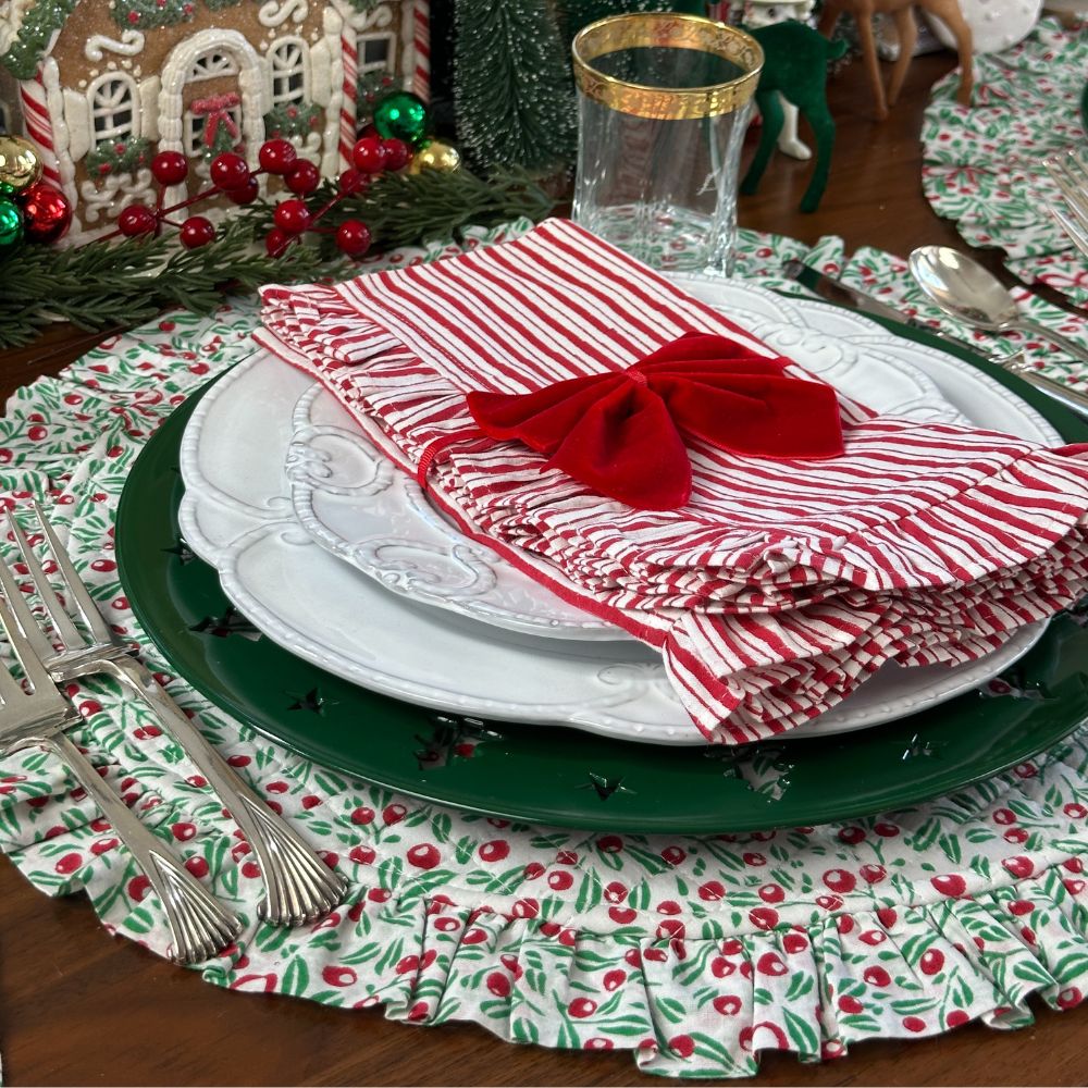 The Mistletoe & Bows Quilted Ruffle Charger - Set of 4