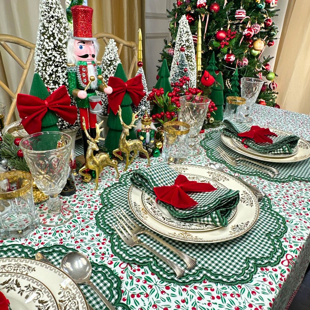 The Mistletoe & Bows - Tablecloth