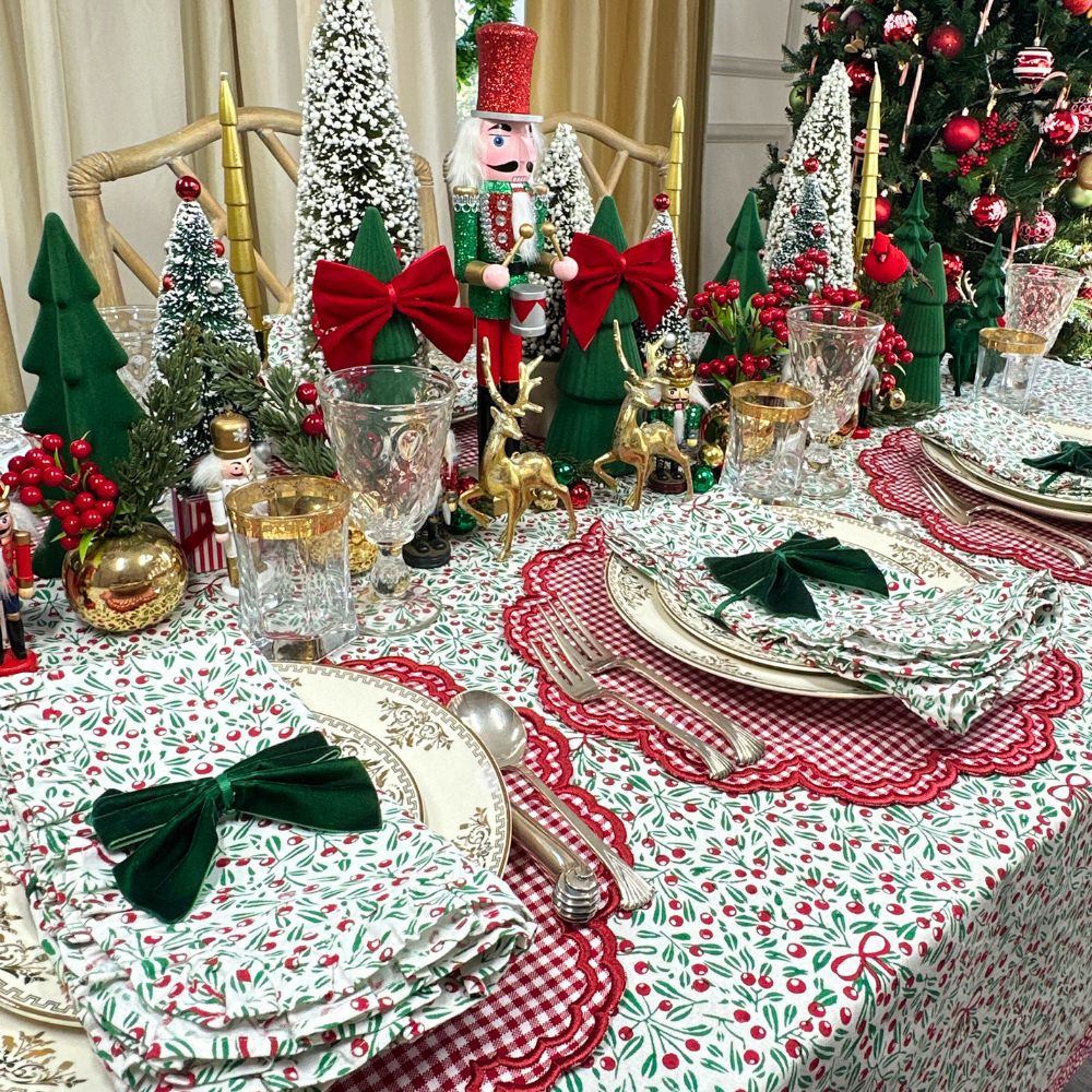 The Mistletoe & Bows - Tablecloth