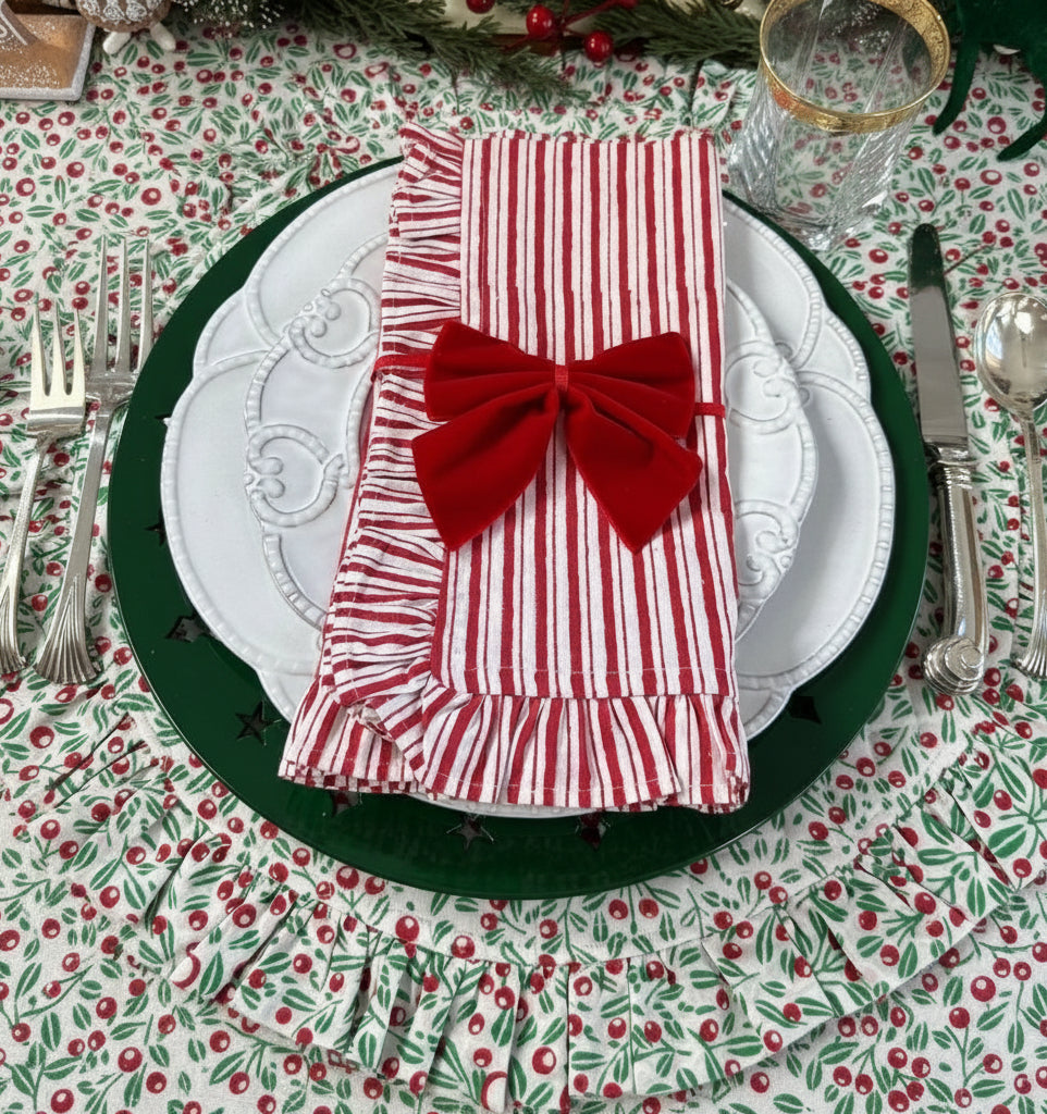 The Mistletoe & Bows Quilted Ruffle Charger - Set of 4