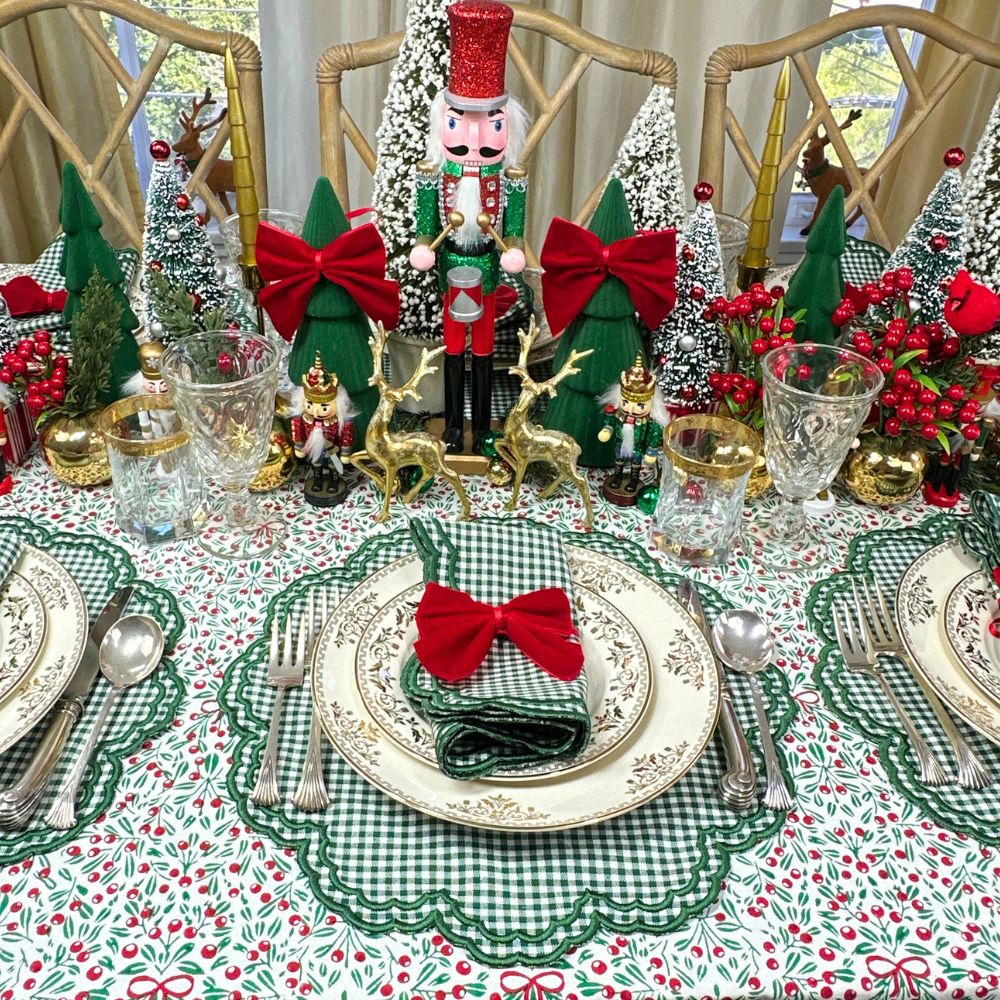 The Mistletoe & Bows - Tablecloth