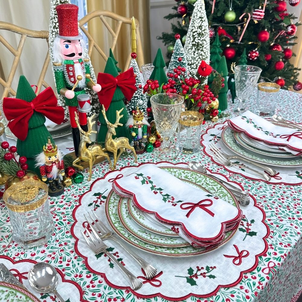 The Mistletoe & Bows - Tablecloth