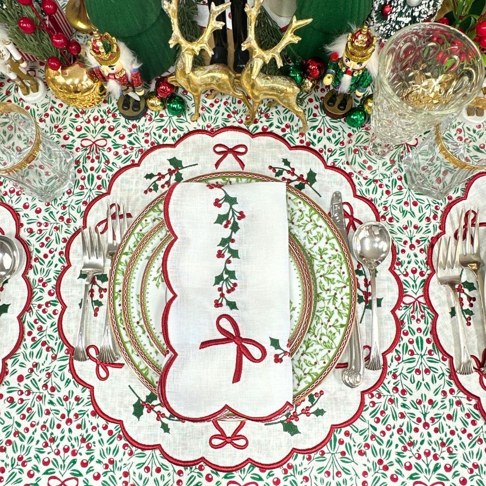 The Mistletoe & Bows - Tablecloth
