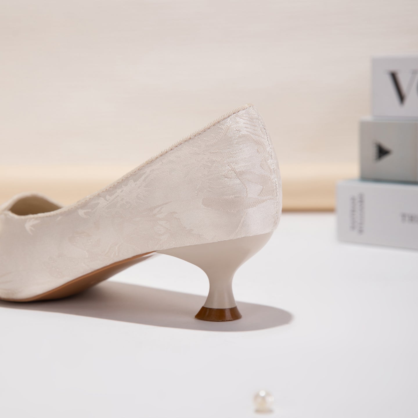 Women's Jacquard Pointed-Toe Kitten Heel Pumps | Floral Pearl Satin Dress Shoes