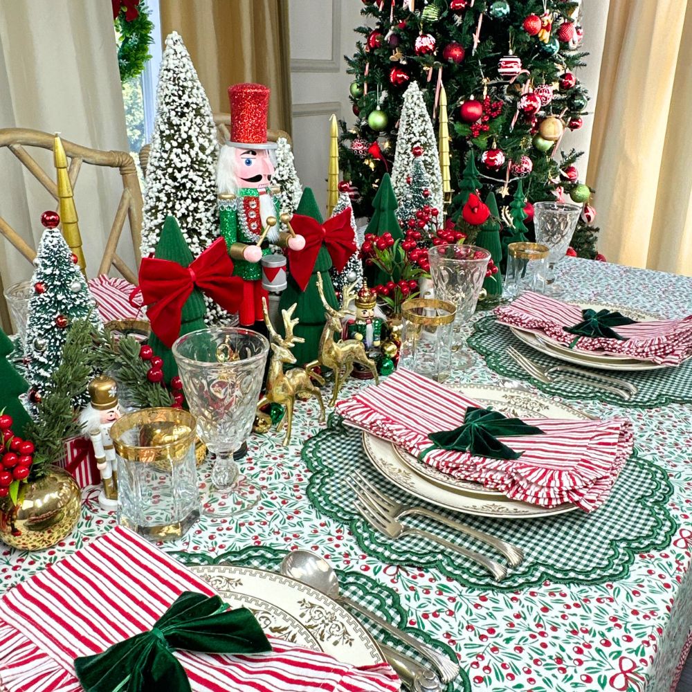 The Mistletoe & Bows - Tablecloth