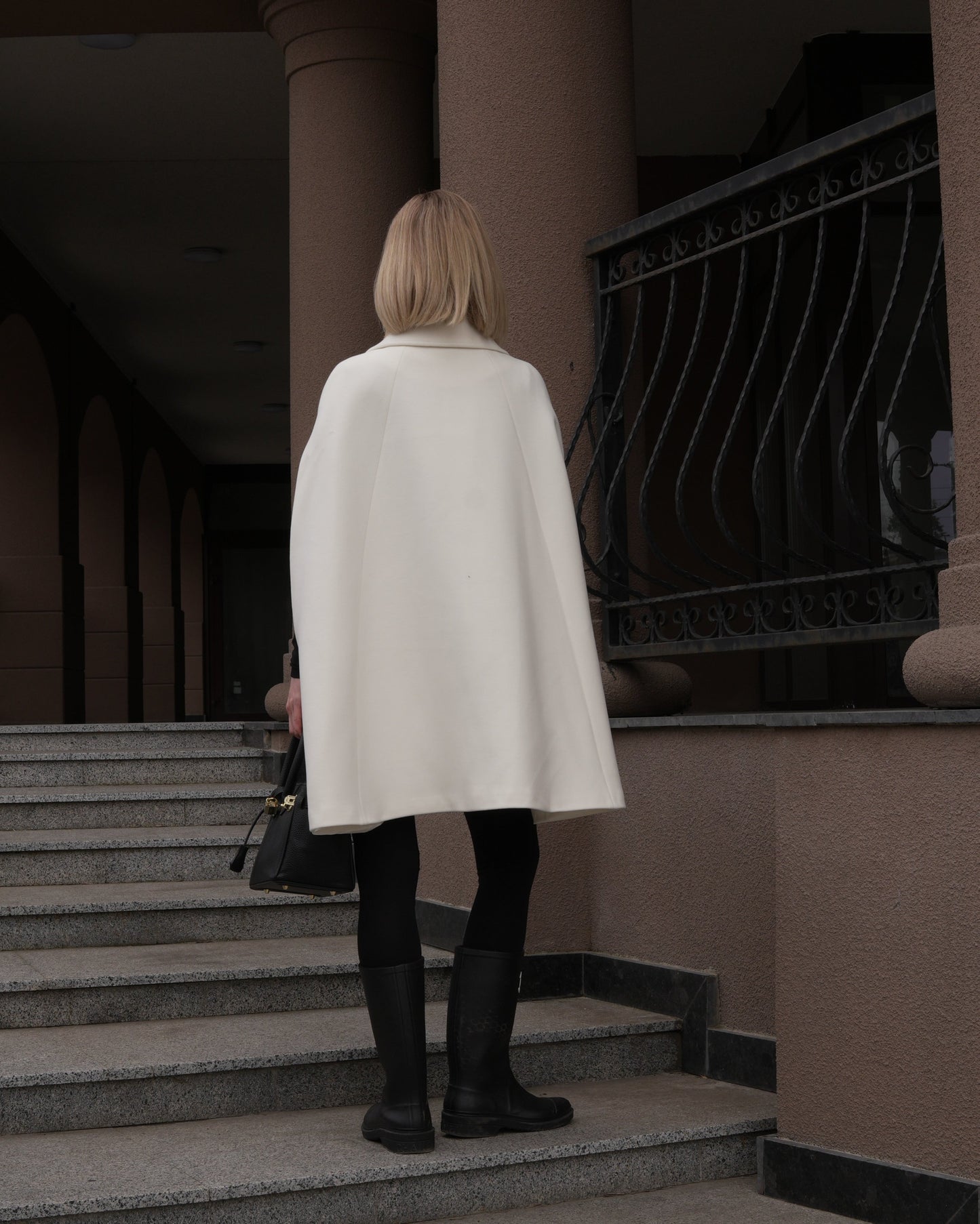 Paris Cashmere Bland Cape in Ivory