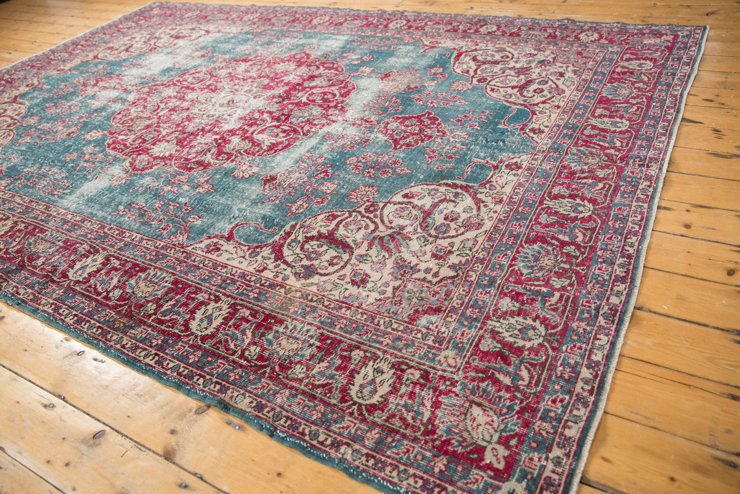 7.5x10.5 Vintage Distressed Sivas Carpet