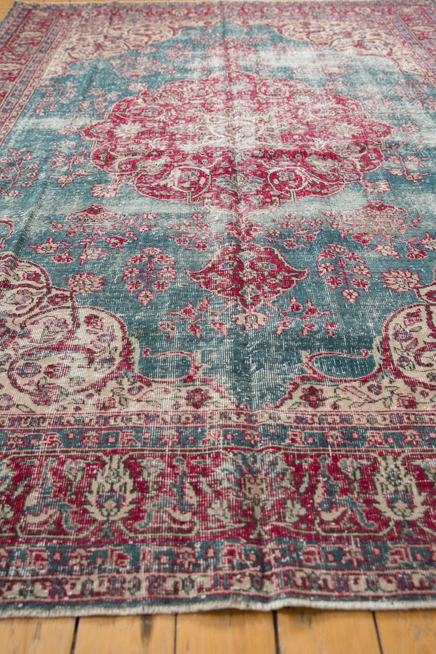 7.5x10.5 Vintage Distressed Sivas Carpet
