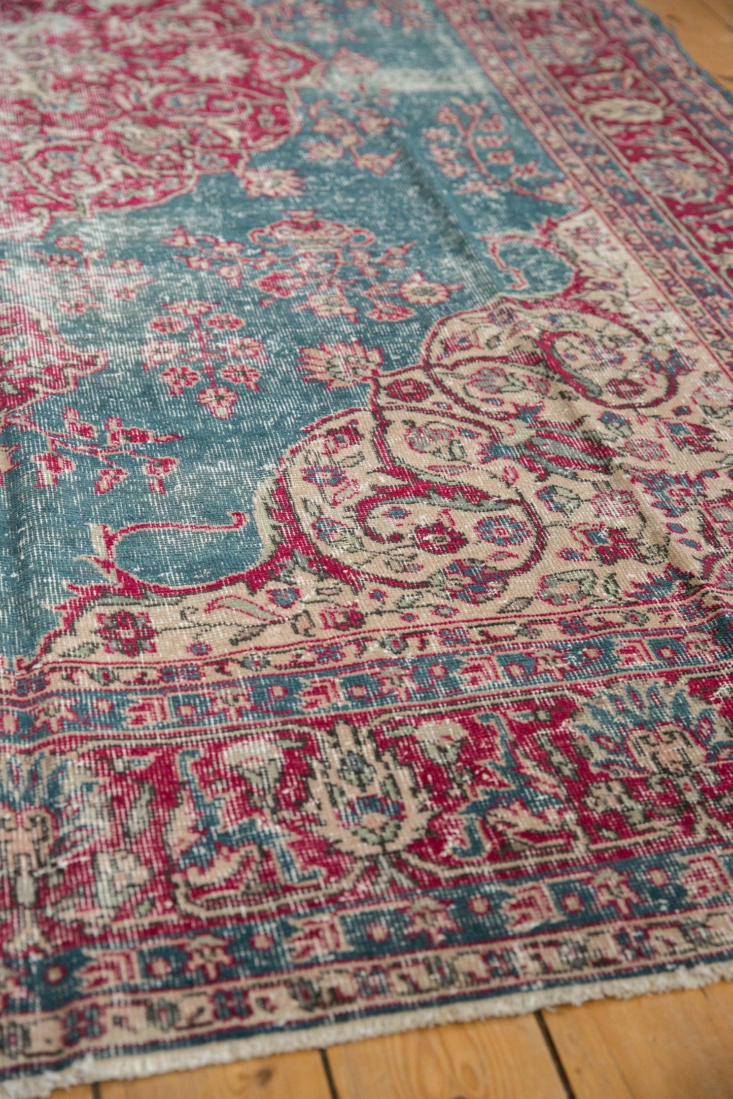 7.5x10.5 Vintage Distressed Sivas Carpet