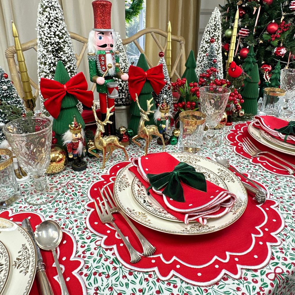 The Mistletoe & Bows - Tablecloth