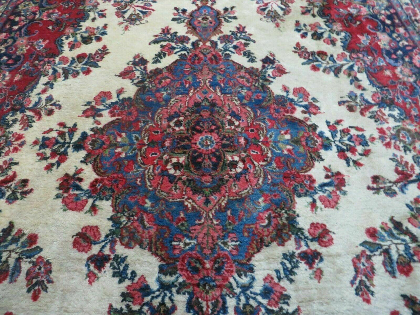 Persian Sarouk Rug 9x12 - Semi Open Field Medallion Carpet