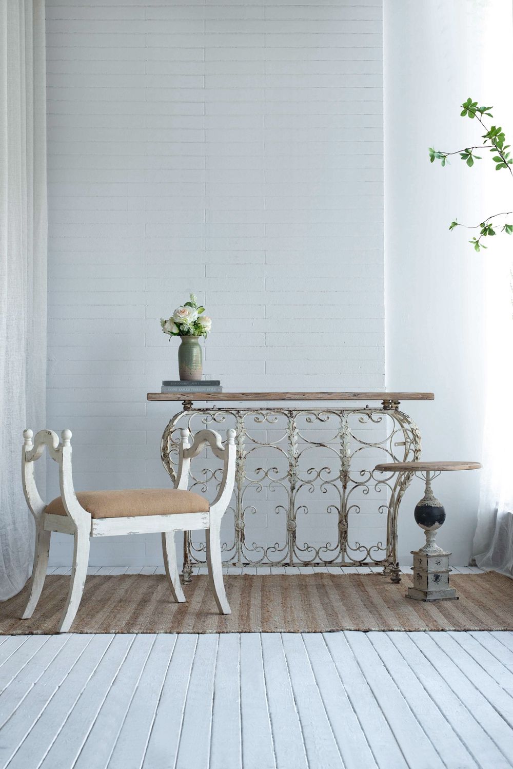 Harlow Country House Bench – Distressed White & Natural Linen