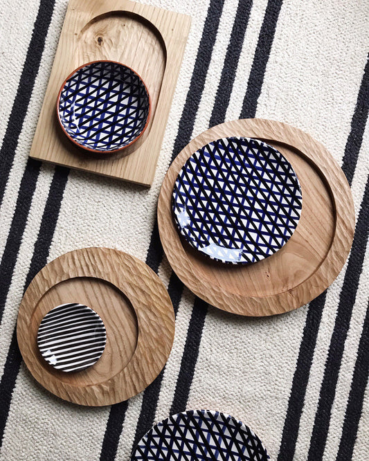 Casa Cubista Carved Wood Circular Tray - Natural
