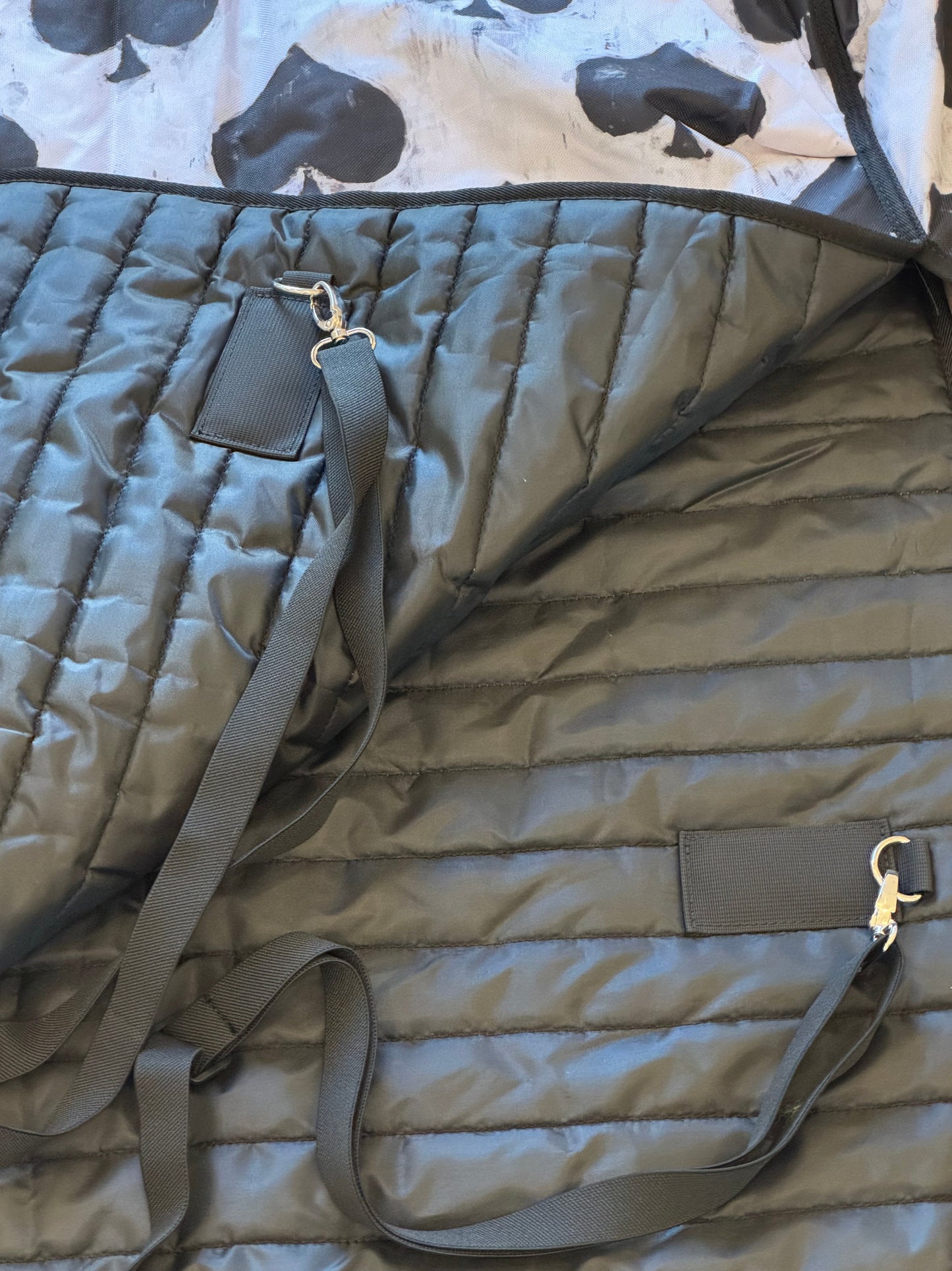 Smokin Spades 200g Medium Weight 1200 Denier Turnout Blanket