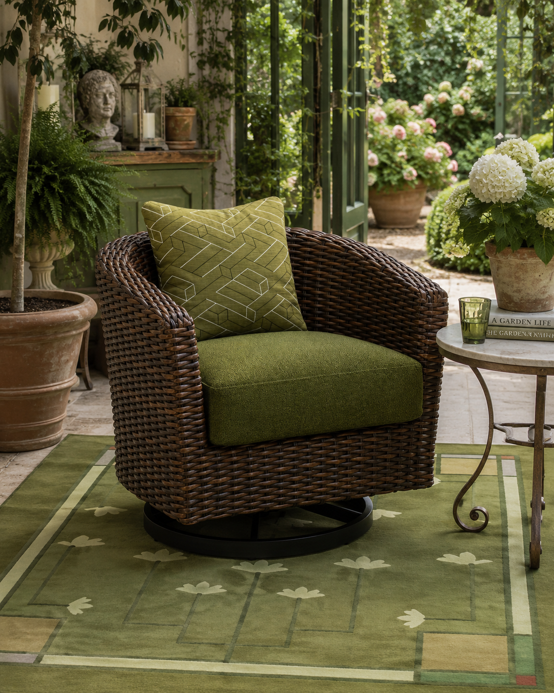 The Horizon Garden Swivel Lounge Chair