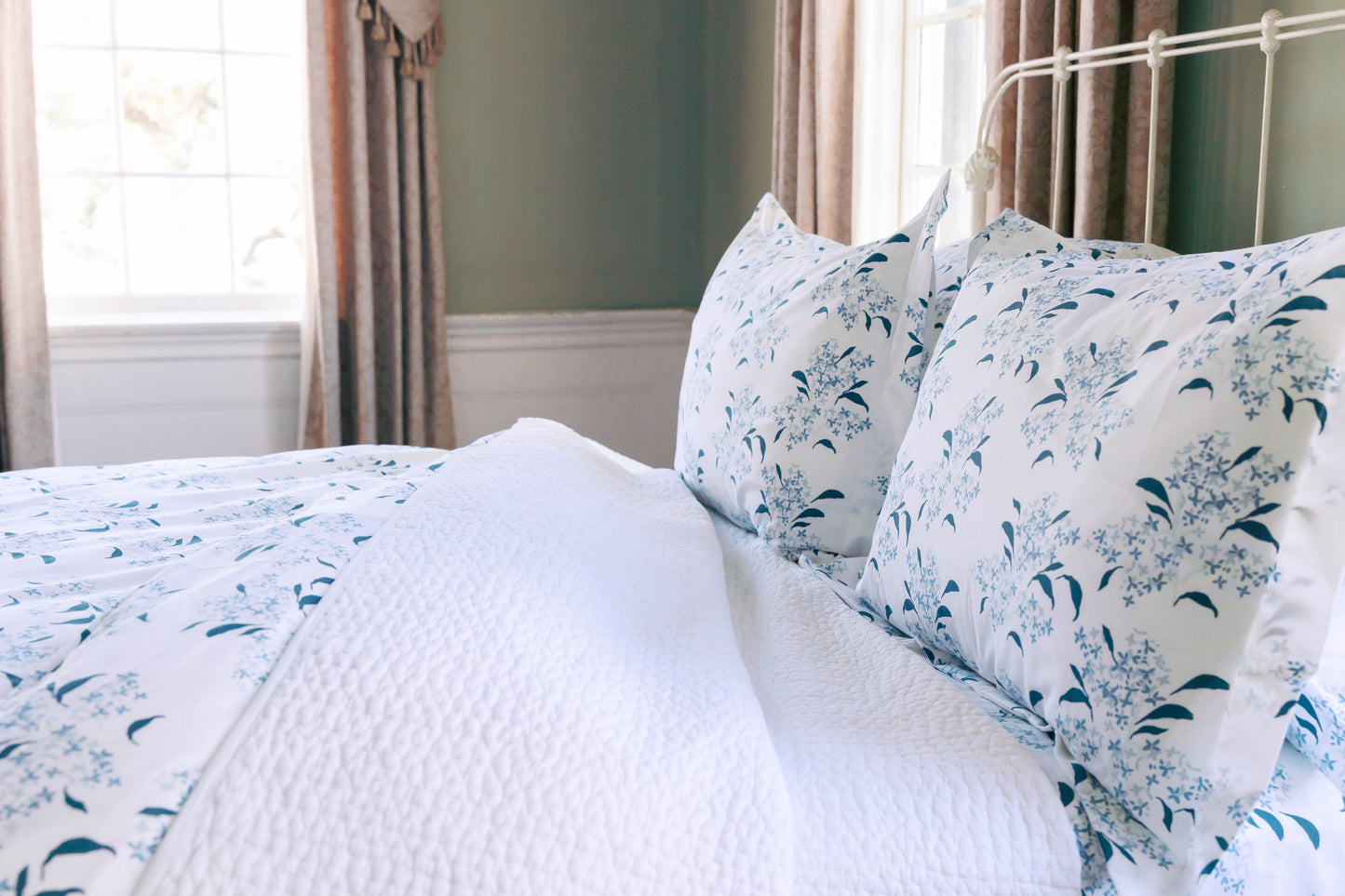Lilac in Blue Flat Sheet