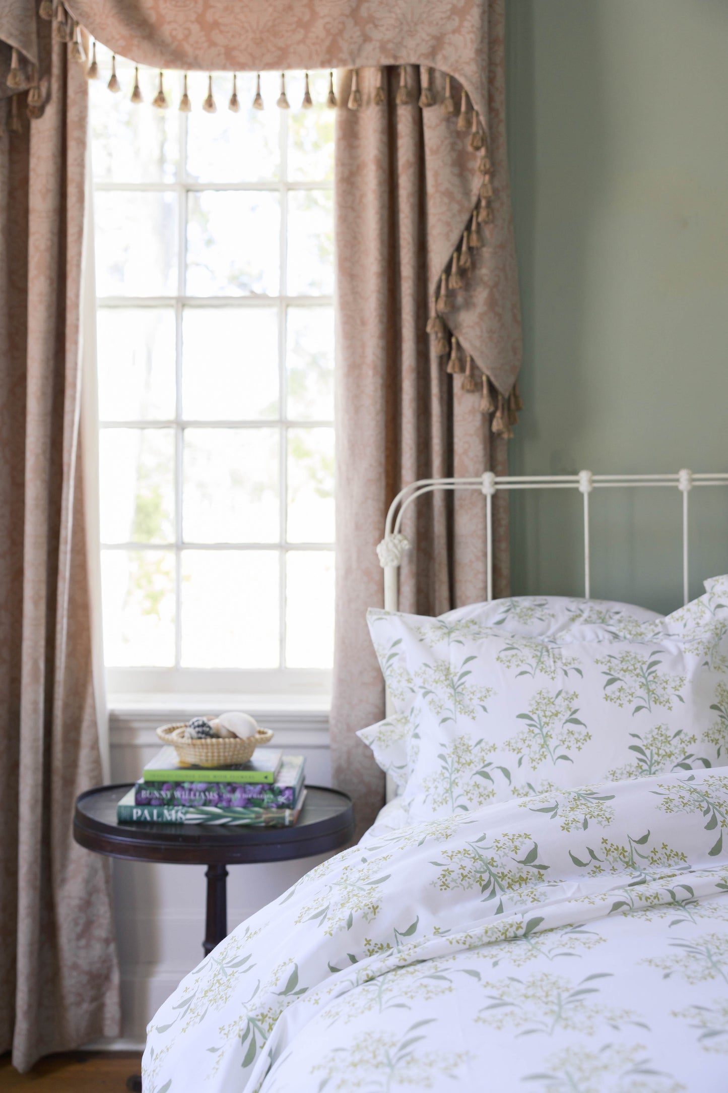 Lilac in Green Flat Sheet