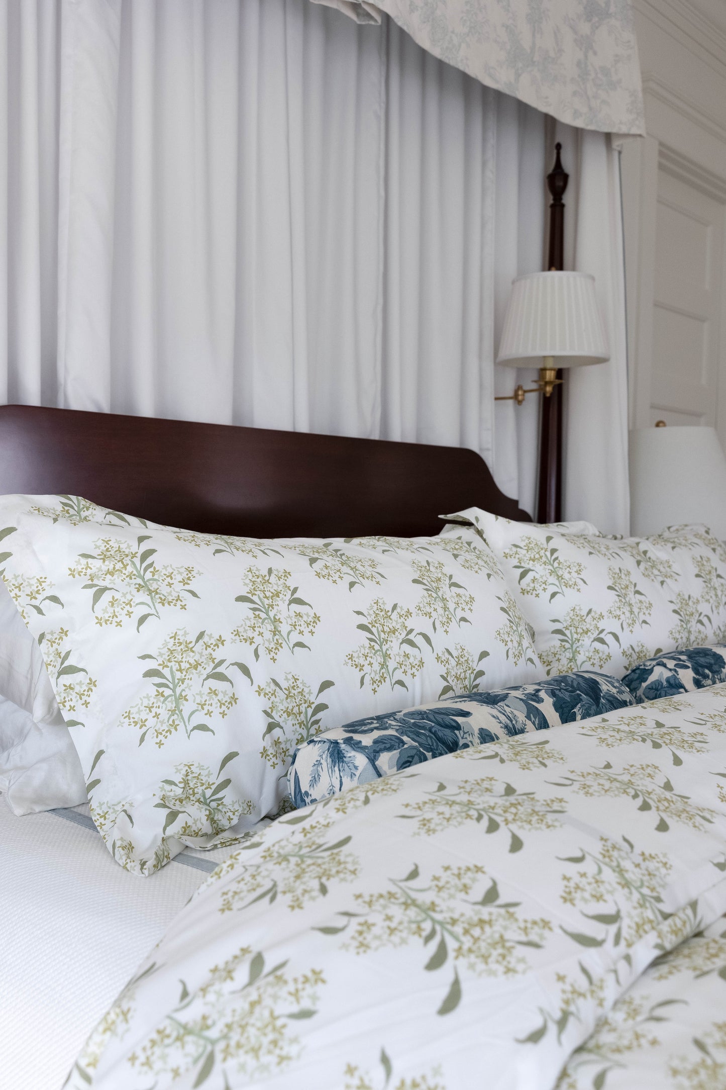 Lilac in Green Flat Sheet