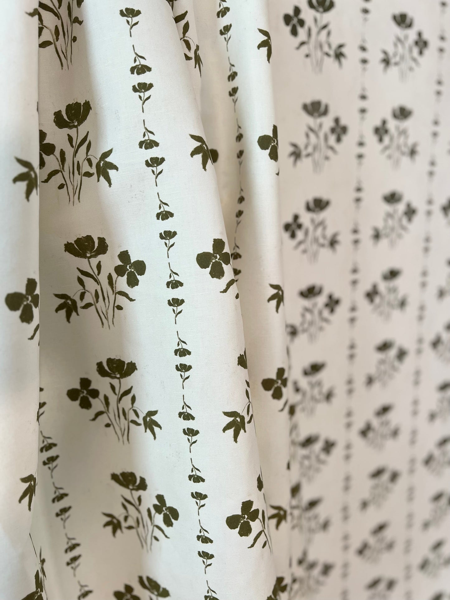 Carneal in Cream Wallpaper