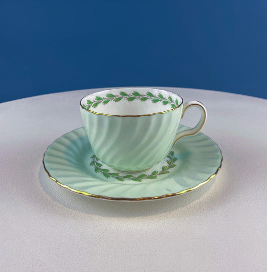 4 Minton Porcelain Cups and Saucers. Creamy Green & White Set with Delicate Leaf Garland Motif. Dining Room Table Decor. French Country.