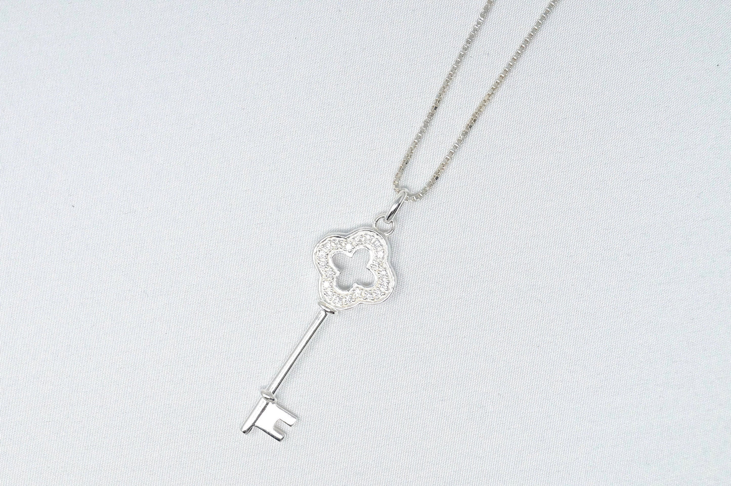 STUNNING Vintage Cz Accented Royal Key Sterling Silver Necklace 16" -