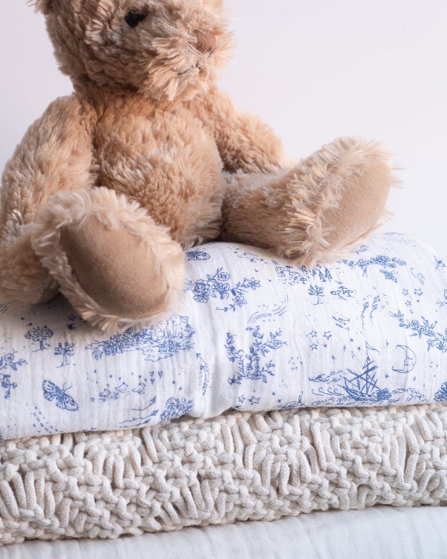 rêverie blanket {storytime toile} (FRENCH WINK)