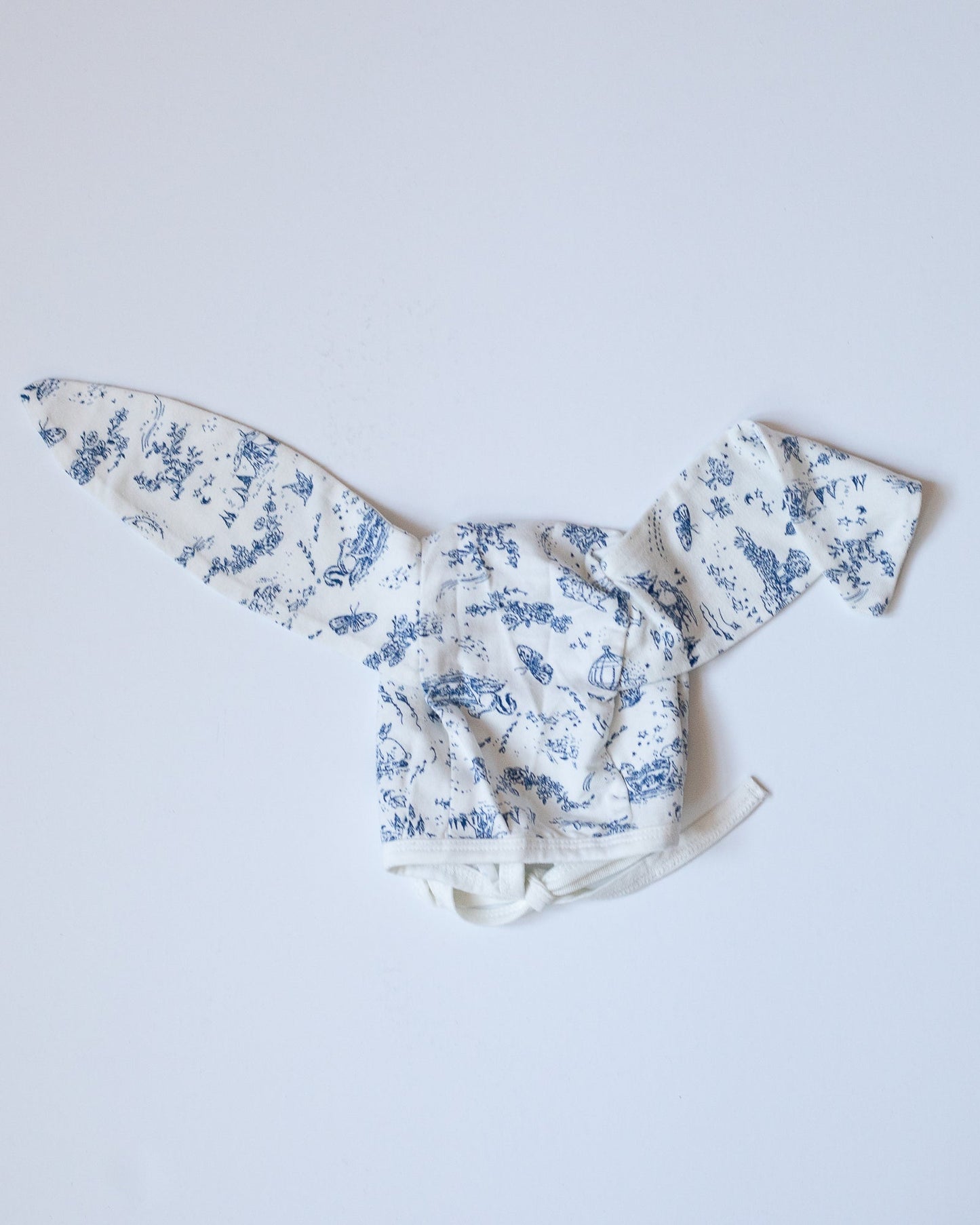 the flopsy bunny bonnet {storytime toile} (FRENCH WINK)