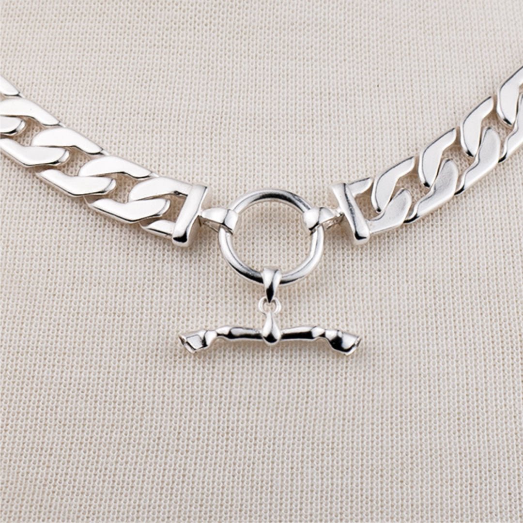 Cadence - Equestrian Curb Chain T-Bar Necklace in Silver