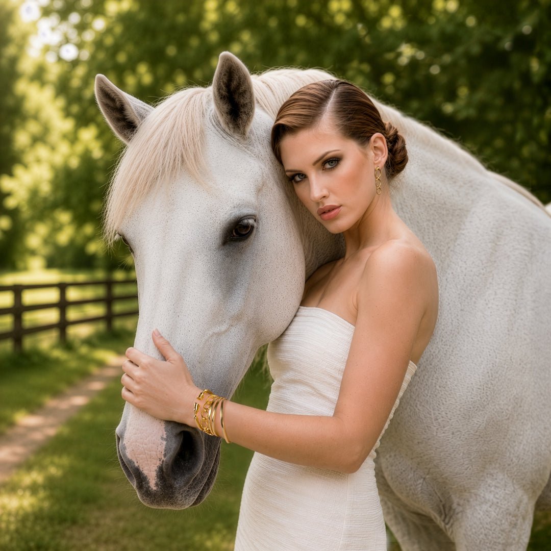 Chapelle - Horseshoe Link Equestrian Bracelet in Gold