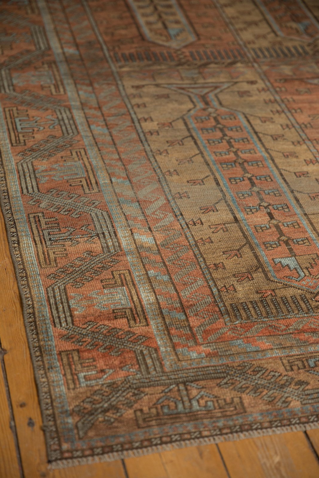5.5x10 Vintage Distressed Belouch Carpet