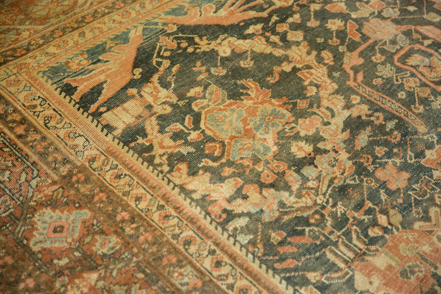 11x15.5 Vintage Distressed Mahal Carpet