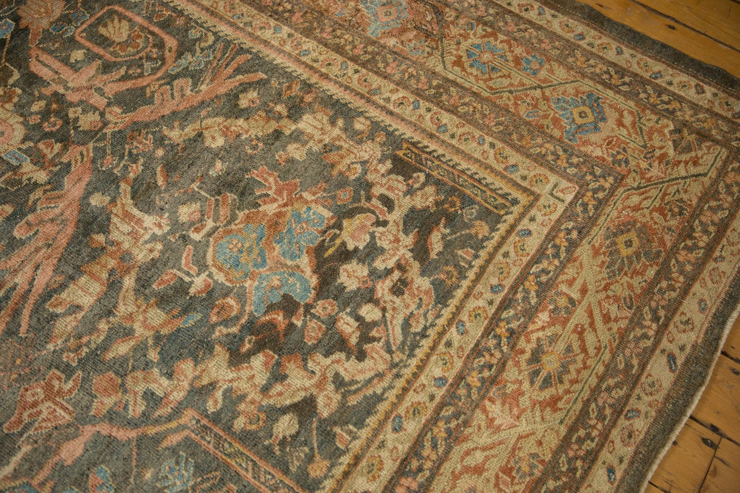 11x15.5 Vintage Distressed Mahal Carpet