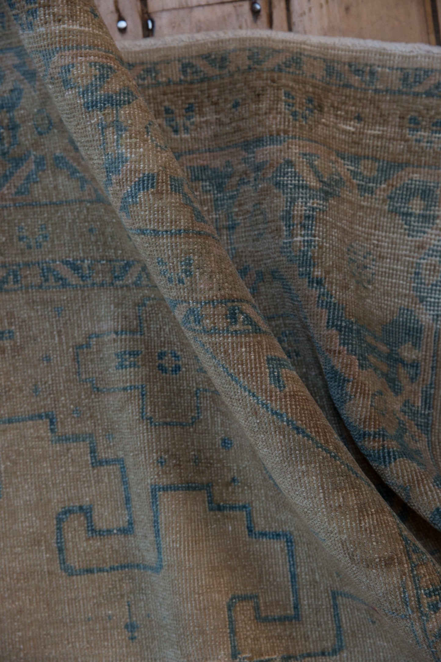 7x10.5 Vintage Distressed Veece Carpet
