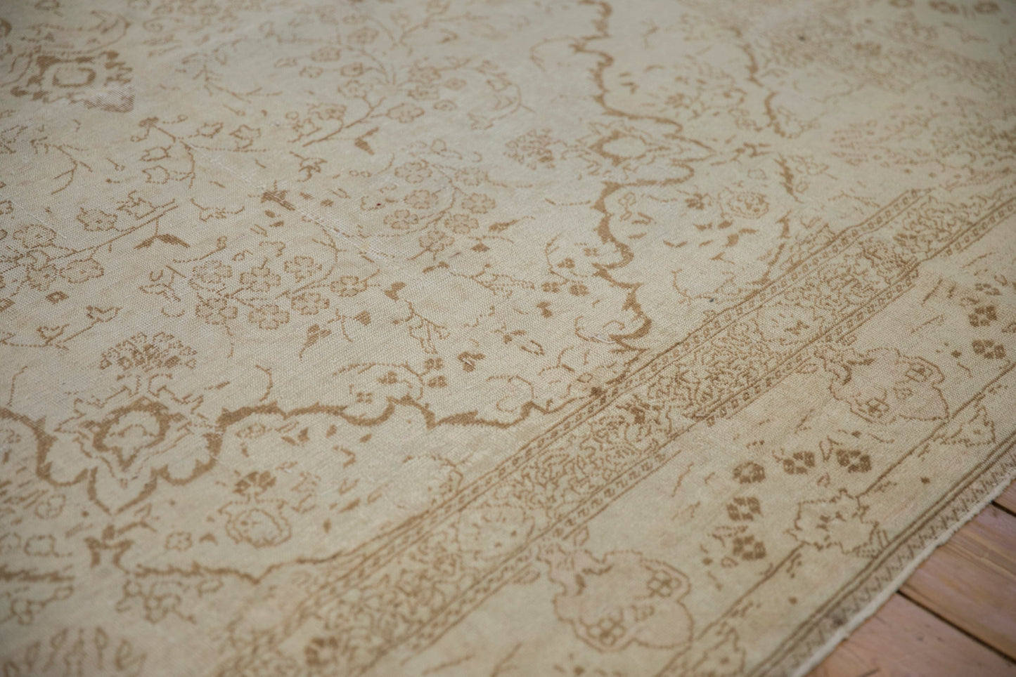 6.5x10 Vintage Distressed Kaisary Carpet