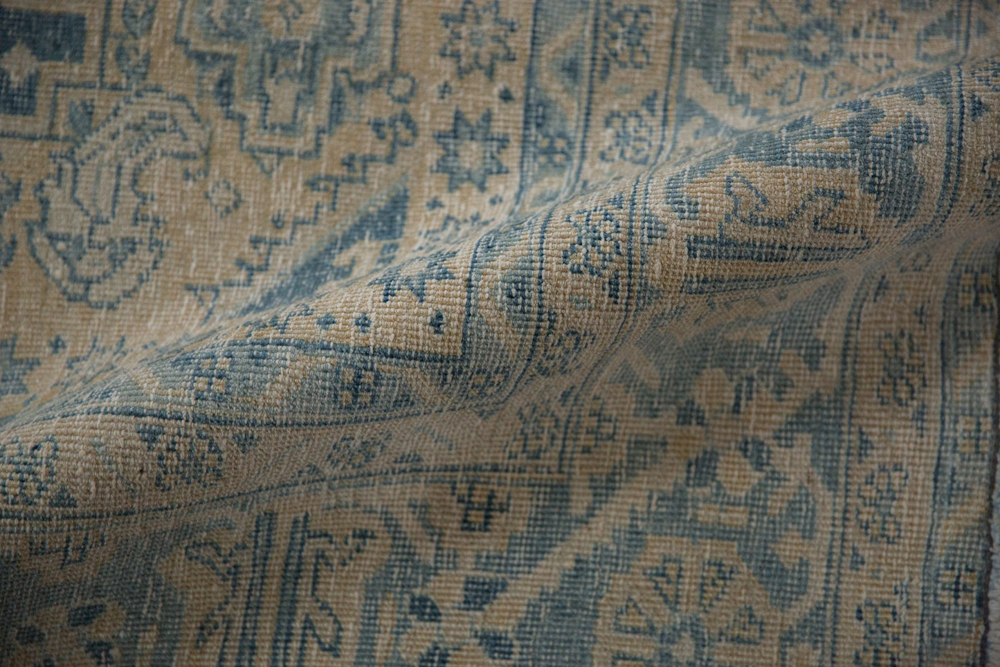 7x10 Vintage Distressed Veece Carpet
