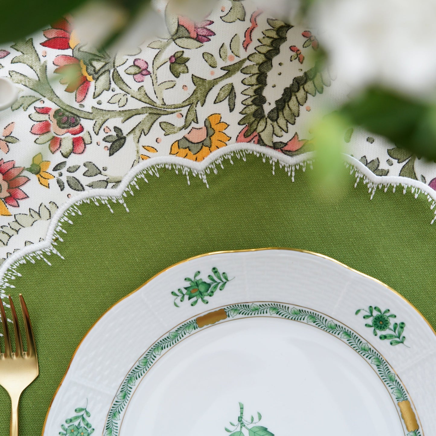 CLOVER GREEN ROUND FABRIC PLACEMAT (Set Of 4)