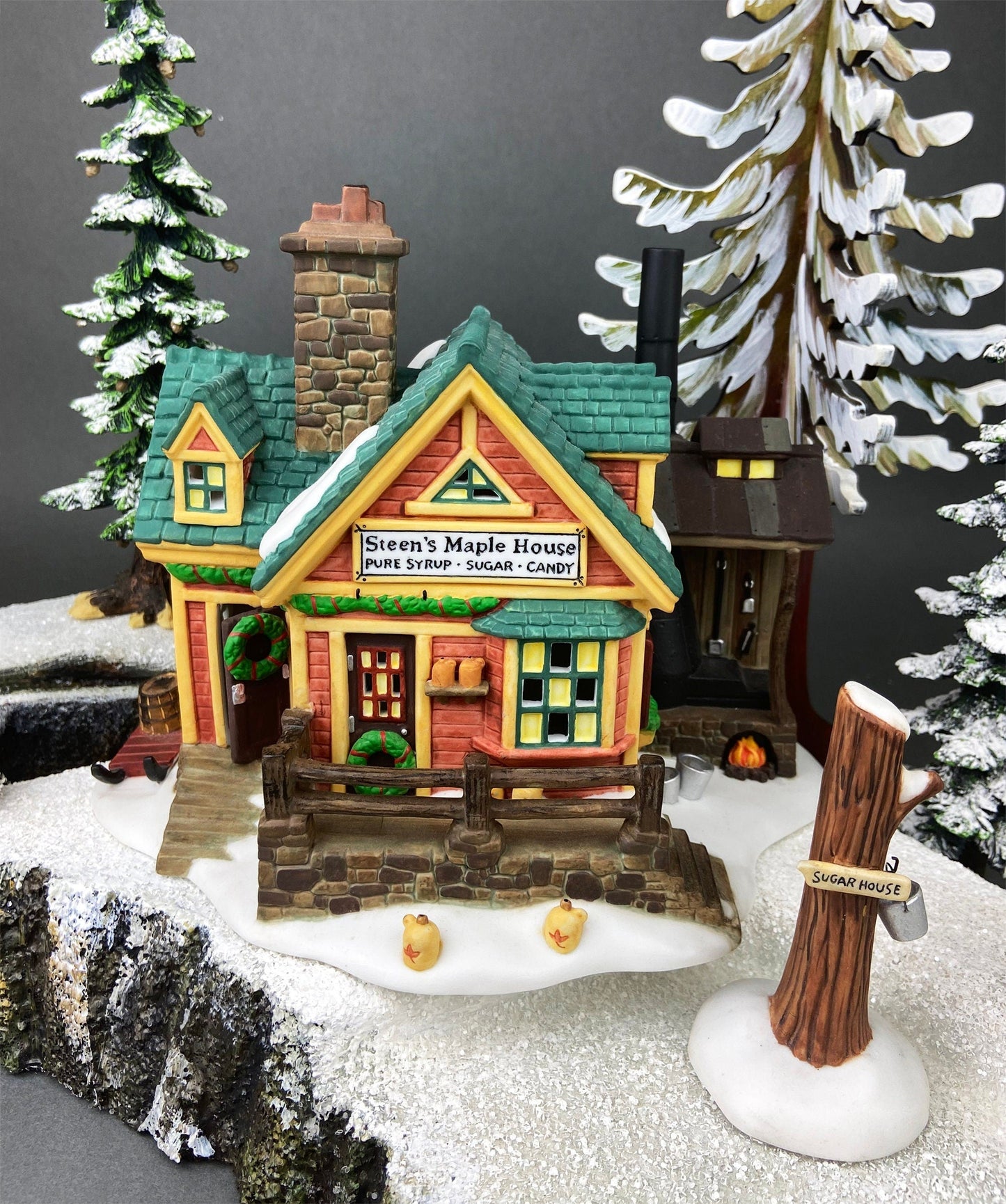 The City Globe Publishing by Department 56.  Illuminated Christmas Village House. Christmas in the City Series. Hand-Painted Porcelain.