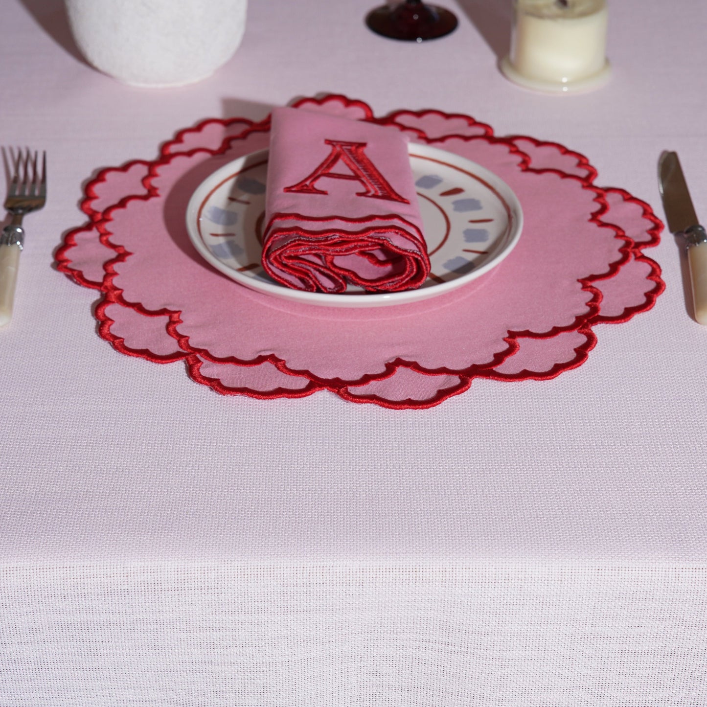 CRESSIDA PINK ROUND FABRIC PLACEMAT & NAPKIN SET (Set Of 4)