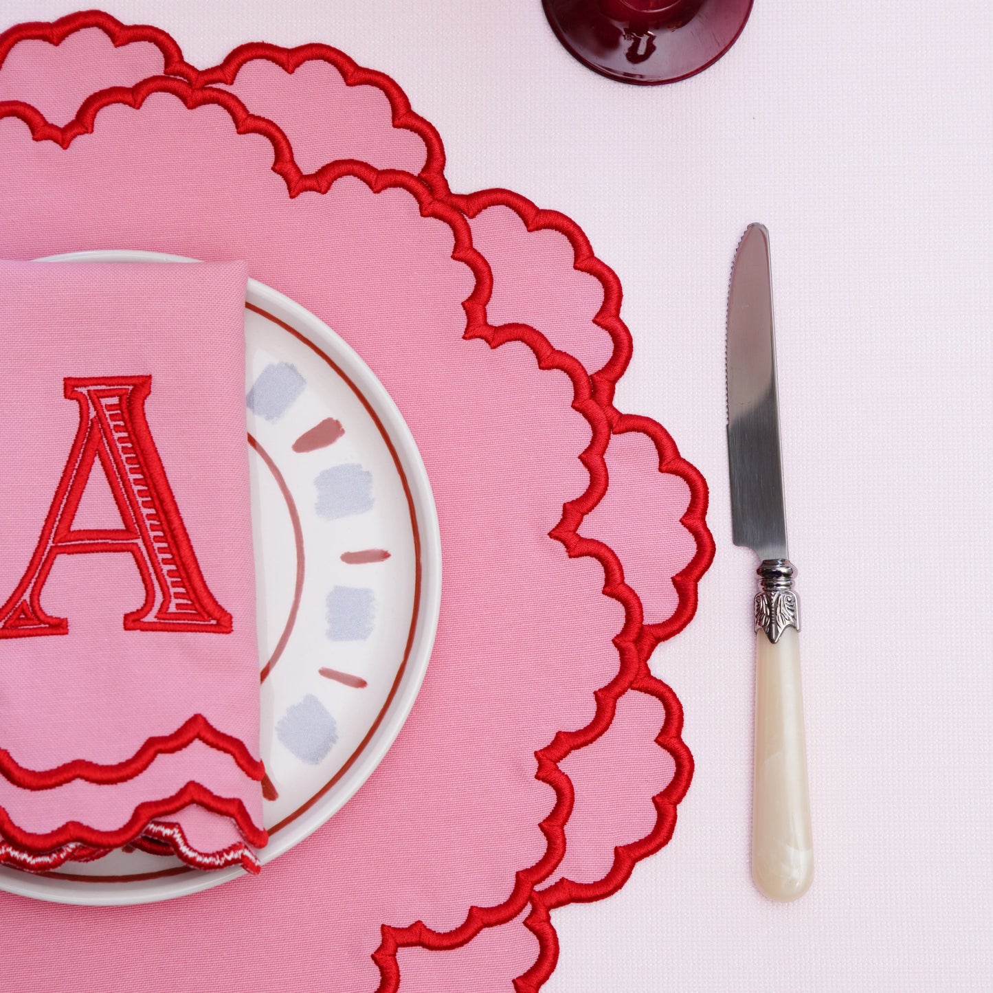 CRESSIDA PINK ROUND FABRIC PLACEMAT & NAPKIN SET (Set Of 4)